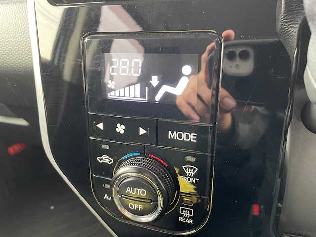 トヨタ ルーミー カスタムG S 静岡県 2018(平30)年 3.4万km ブラックマイカメタリック/レーザーブルークリスタルシャイン 2トーン ●社外9インチナビ/(フルセグ/CD/DVD/Bluetooth)/(X92)/●バックカメラ/●クルーズコントロール/●プリクラッシュセーフティー/●レーントレーシングアシスト/●LEDヘッドライト/●オートライト/●フォグランプ/●電動格納ウインカーミラー/●ETC/●両側パワースライドドア/●純正フロアマット/●ドアバイザー/●前方ドライブレコーダー/●プッシュスタート/●スマートキー/●純正14インチアルミホイール/●ダブルSRS+ABS