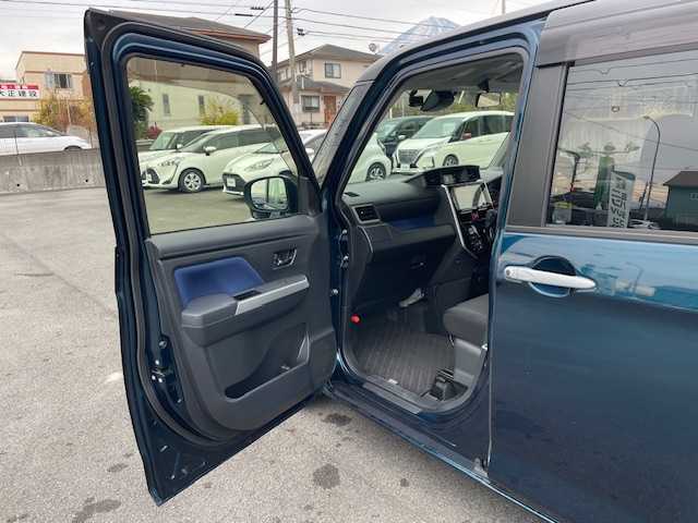 トヨタ ルーミー カスタムG S 静岡県 2018(平30)年 3.4万km ブラックマイカメタリック/レーザーブルークリスタルシャイン 2トーン ●社外9インチナビ/(フルセグ/CD/DVD/Bluetooth)/(X92)/●バックカメラ/●クルーズコントロール/●プリクラッシュセーフティー/●レーントレーシングアシスト/●LEDヘッドライト/●オートライト/●フォグランプ/●電動格納ウインカーミラー/●ETC/●両側パワースライドドア/●純正フロアマット/●ドアバイザー/●前方ドライブレコーダー/●プッシュスタート/●スマートキー/●純正14インチアルミホイール/●ダブルSRS+ABS