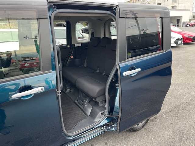 トヨタ ルーミー カスタムG S 静岡県 2018(平30)年 3.4万km ブラックマイカメタリック/レーザーブルークリスタルシャイン 2トーン ●社外9インチナビ/(フルセグ/CD/DVD/Bluetooth)/(X92)/●バックカメラ/●クルーズコントロール/●プリクラッシュセーフティー/●レーントレーシングアシスト/●LEDヘッドライト/●オートライト/●フォグランプ/●電動格納ウインカーミラー/●ETC/●両側パワースライドドア/●純正フロアマット/●ドアバイザー/●前方ドライブレコーダー/●プッシュスタート/●スマートキー/●純正14インチアルミホイール/●ダブルSRS+ABS