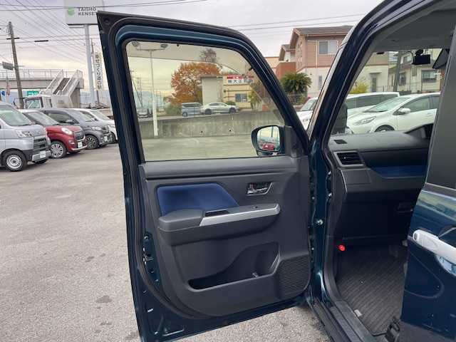 トヨタ ルーミー カスタムG S 静岡県 2018(平30)年 3.4万km ブラックマイカメタリック/レーザーブルークリスタルシャイン 2トーン ●社外9インチナビ/(フルセグ/CD/DVD/Bluetooth)/(X92)/●バックカメラ/●クルーズコントロール/●プリクラッシュセーフティー/●レーントレーシングアシスト/●LEDヘッドライト/●オートライト/●フォグランプ/●電動格納ウインカーミラー/●ETC/●両側パワースライドドア/●純正フロアマット/●ドアバイザー/●前方ドライブレコーダー/●プッシュスタート/●スマートキー/●純正14インチアルミホイール/●ダブルSRS+ABS