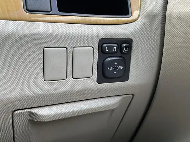 トヨタ エスティマ アエラス Gエディション 埼玉県 2007(平19)年 10.7万km シルバーM /社外メモリナビ//フルセグTV//バックカメラ//フリップダウンモニター//両側パワースライドドア//ビルトインETC//スマートキー//キセノン//2ndシートオットマン//Wエアバッグ//ABS//オートライト//Fフォグランプ//スモークフィルム//ドアバイザー//社外18インチAW//新車時保証書//取扱説明書//ナビ取説