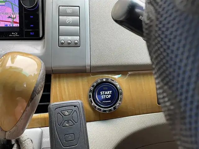 トヨタ エスティマ アエラス Gエディション 埼玉県 2007(平19)年 10.7万km シルバーM /社外メモリナビ//フルセグTV//バックカメラ//フリップダウンモニター//両側パワースライドドア//ビルトインETC//スマートキー//キセノン//2ndシートオットマン//Wエアバッグ//ABS//オートライト//Fフォグランプ//スモークフィルム//ドアバイザー//社外18インチAW//新車時保証書//取扱説明書//ナビ取説