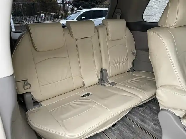 トヨタ エスティマ アエラス Gエディション 埼玉県 2007(平19)年 10.7万km シルバーM /社外メモリナビ//フルセグTV//バックカメラ//フリップダウンモニター//両側パワースライドドア//ビルトインETC//スマートキー//キセノン//2ndシートオットマン//Wエアバッグ//ABS//オートライト//Fフォグランプ//スモークフィルム//ドアバイザー//社外18インチAW//新車時保証書//取扱説明書//ナビ取説