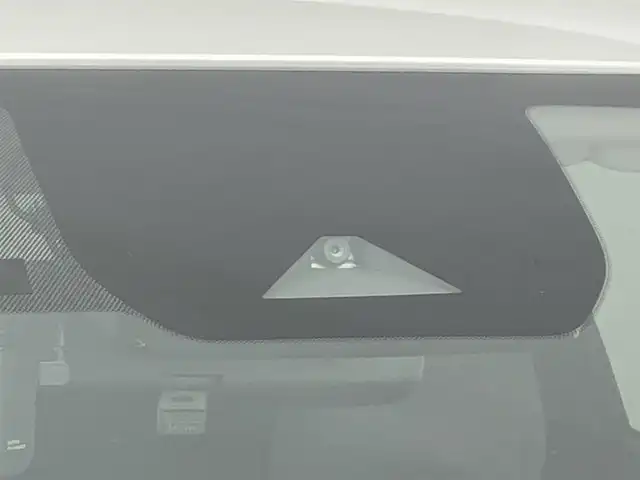 日産 ノート S FOUR 道央・札幌 2022(令4)年 5.8万km ホワイト ・4WD/・社外メモリナビ（MDV-D308BT）/CD/BT/USB/ワンセグ/・ETC/・前後ドライブレコーダー/・ステアヒーター/・オートホールド/・電動パーキング/・エマージェンシーブレーキ/・ドアバイザー/・オートマチックハイビーム/・横滑り防止装置/・前後コーナーセンサー/・レーンキープアシスト/・前席シートヒーター/・オートライト/・LEDヘッドライト/・プッシュスタート/・スマートキー/・保証書付き