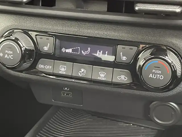 日産 ノート S FOUR 道央・札幌 2022(令4)年 5.8万km ホワイト ・4WD/・社外メモリナビ（MDV-D308BT）/CD/BT/USB/ワンセグ/・ETC/・前後ドライブレコーダー/・ステアヒーター/・オートホールド/・電動パーキング/・エマージェンシーブレーキ/・ドアバイザー/・オートマチックハイビーム/・横滑り防止装置/・前後コーナーセンサー/・レーンキープアシスト/・前席シートヒーター/・オートライト/・LEDヘッドライト/・プッシュスタート/・スマートキー/・保証書付き