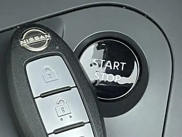 日産 ノート S FOUR 道央・札幌 2022(令4)年 5.8万km ホワイト ・4WD/・社外メモリナビ（MDV-D308BT）/CD/BT/USB/ワンセグ/・ETC/・前後ドライブレコーダー/・ステアヒーター/・オートホールド/・電動パーキング/・エマージェンシーブレーキ/・ドアバイザー/・オートマチックハイビーム/・横滑り防止装置/・前後コーナーセンサー/・レーンキープアシスト/・前席シートヒーター/・オートライト/・LEDヘッドライト/・プッシュスタート/・スマートキー/・保証書付き