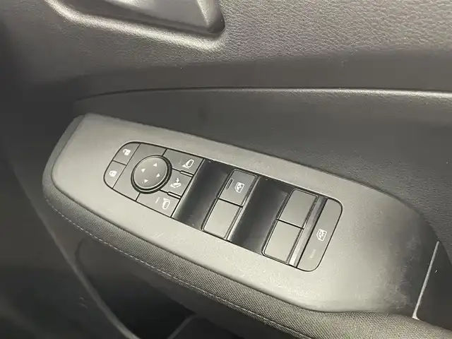 日産 ノート S FOUR 道央・札幌 2022(令4)年 5.8万km ホワイト ・4WD/・社外メモリナビ（MDV-D308BT）/CD/BT/USB/ワンセグ/・ETC/・前後ドライブレコーダー/・ステアヒーター/・オートホールド/・電動パーキング/・エマージェンシーブレーキ/・ドアバイザー/・オートマチックハイビーム/・横滑り防止装置/・前後コーナーセンサー/・レーンキープアシスト/・前席シートヒーター/・オートライト/・LEDヘッドライト/・プッシュスタート/・スマートキー/・保証書付き