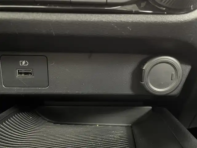 日産 ノート S FOUR 道央・札幌 2022(令4)年 5.8万km ホワイト ・4WD/・社外メモリナビ（MDV-D308BT）/CD/BT/USB/ワンセグ/・ETC/・前後ドライブレコーダー/・ステアヒーター/・オートホールド/・電動パーキング/・エマージェンシーブレーキ/・ドアバイザー/・オートマチックハイビーム/・横滑り防止装置/・前後コーナーセンサー/・レーンキープアシスト/・前席シートヒーター/・オートライト/・LEDヘッドライト/・プッシュスタート/・スマートキー/・保証書付き