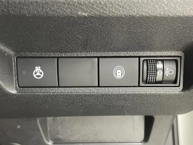 日産 ノート S FOUR 道央・札幌 2022(令4)年 5.8万km ホワイト ・4WD/・社外メモリナビ（MDV-D308BT）/CD/BT/USB/ワンセグ/・ETC/・前後ドライブレコーダー/・ステアヒーター/・オートホールド/・電動パーキング/・エマージェンシーブレーキ/・ドアバイザー/・オートマチックハイビーム/・横滑り防止装置/・前後コーナーセンサー/・レーンキープアシスト/・前席シートヒーター/・オートライト/・LEDヘッドライト/・プッシュスタート/・スマートキー/・保証書付き