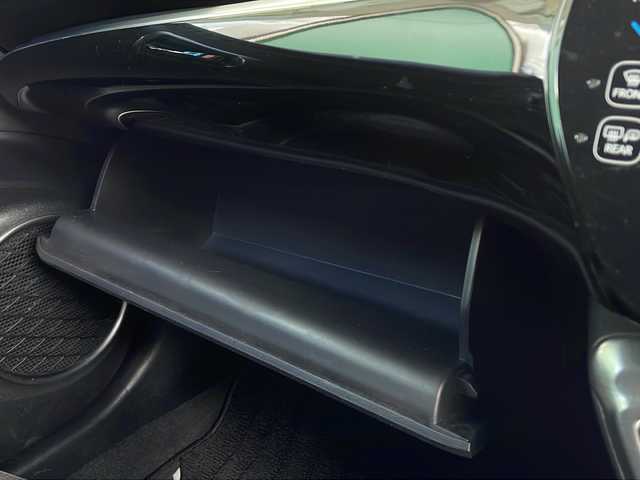 トヨタ プリウス ＰＨＶ A レザーパッケージ 沖縄県 2018(平30)年 8.6万km ホワイトパールクリスタルシャイン 禁煙車/トヨタセーフティセンス/純正ナビ/バックカメラ/レーダークルーズコントロール/前方ドラレコ/ビルトインＥＴＣ２．０/ＢＳＭ/革巻きステアリング/ステアリングスイッチ/電動格納ウィンカーミラー/ステアリングヒーター/パーキングアシスト/レザーシート/前席シートヒーター/社外１８インチアルミ/モデリスタエアロ/ＬＥＤライト/オートライト/フォグランプ/オートマチックハイビーム