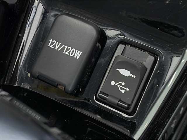 トヨタ プリウス ＰＨＶ A レザーパッケージ 沖縄県 2018(平30)年 8.6万km ホワイトパールクリスタルシャイン 禁煙車/トヨタセーフティセンス/純正ナビ/バックカメラ/レーダークルーズコントロール/前方ドラレコ/ビルトインＥＴＣ２．０/ＢＳＭ/革巻きステアリング/ステアリングスイッチ/電動格納ウィンカーミラー/ステアリングヒーター/パーキングアシスト/レザーシート/前席シートヒーター/社外１８インチアルミ/モデリスタエアロ/ＬＥＤライト/オートライト/フォグランプ/オートマチックハイビーム