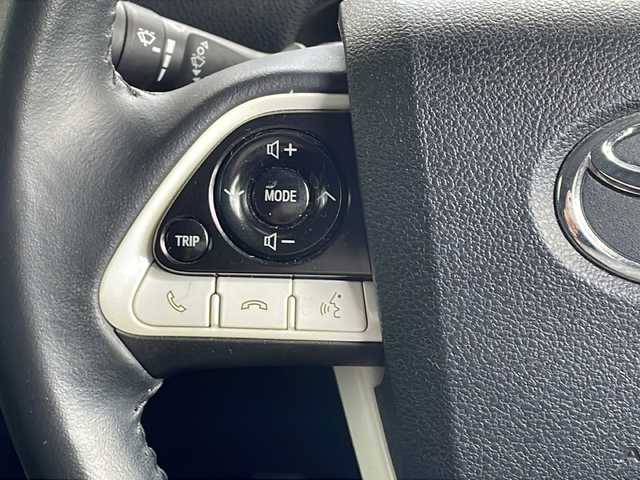 トヨタ プリウス ＰＨＶ A レザーパッケージ 沖縄県 2018(平30)年 8.6万km ホワイトパールクリスタルシャイン 禁煙車/トヨタセーフティセンス/純正ナビ/バックカメラ/レーダークルーズコントロール/前方ドラレコ/ビルトインＥＴＣ２．０/ＢＳＭ/革巻きステアリング/ステアリングスイッチ/電動格納ウィンカーミラー/ステアリングヒーター/パーキングアシスト/レザーシート/前席シートヒーター/社外１８インチアルミ/モデリスタエアロ/ＬＥＤライト/オートライト/フォグランプ/オートマチックハイビーム