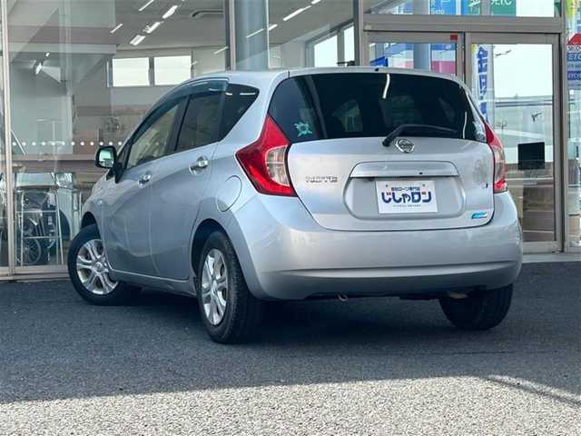 日産 ノート X 岐阜県 2013(平25)年 3.7万km ブリリアントシルバー (株)IDOMが運営する【じしゃロン多治見店】の自社ローン専用車両になります。こちらは現金またはオートローンご利用時の価格です。自社ローンご希望の方は別途その旨お申付け下さい。/純正ナビ/　（Bluetooth/ワンセグ/CD）/バックカメラ/プッシュスタート/電動格納ミラー