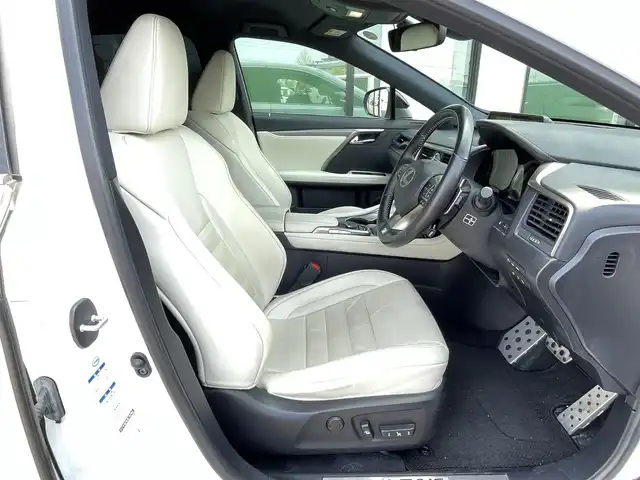 レクサス ＲＸ 450h Fスポーツ 道央・札幌 2017(平29)年 8.4万km ホワイトノーヴァガラスフレーク ４WD/純正メーカーナビ/CD/DVD/BT/フルセグ/レクサスセーフティシステム/プリクラッシュセーフティ/横滑り防止装置/レーダークルーズコントロール/レーンキープアシスト/クリアランスソナー/ブラインドスポットモニター/リアクロストラフィックアラート/アラウンドビューモニター/ビルトインETC2.0/社外全方位ドライブレコーダー/EVMODE/DRIVEMODE切替/HUD/自動防眩ミラー/パワーバックドア/前席パワーシート/前席シートヒーター/前席エアシート/D席メモリーシート/レザーシート/革巻きステアリング/ステアリングリモコン/パドルシフト/ハンドルヒーター/AC100V/電動パーキング/ブレーキホールド/MTモード付AT/プッシュスタート/スマートキー/3眼LEDヘッドライト/オートライト/オートハイビーム/フォグランプ/電動格納ミラー/ヒーテッドドアミラー/ウィンカーミラー/純正フロアマット/スペアキー