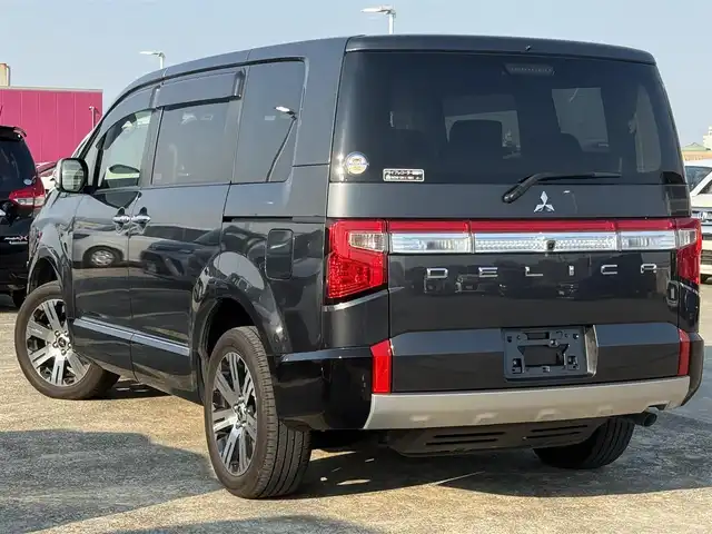 三菱 デリカＤ：５ P 佐賀県 2023(令5)年 4.1万km グレーⅡ 純正ナビ/パートタイム4WD/全方位カメラ/8人乗り/ディーゼルターボ/レーダークルーズコントロール/衝突被害軽減ブレーキ/レーンキープアシスト/電動リアゲート/両側パワースライドドア/ステアリングヒーター/シートカバー/シートヒーター（運転席/助手席）/ETC/ドライブレコーダー/防眩ミラー/パドルシフト/純正18インチAW