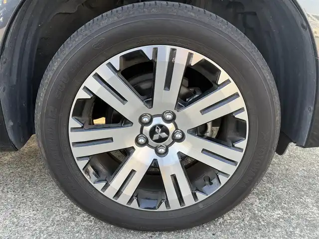 三菱 デリカＤ：５ P 佐賀県 2023(令5)年 4.1万km グレーⅡ 純正ナビ/パートタイム4WD/全方位カメラ/8人乗り/ディーゼルターボ/レーダークルーズコントロール/衝突被害軽減ブレーキ/レーンキープアシスト/電動リアゲート/両側パワースライドドア/ステアリングヒーター/シートカバー/シートヒーター（運転席/助手席）/ETC/ドライブレコーダー/防眩ミラー/パドルシフト/純正18インチAW