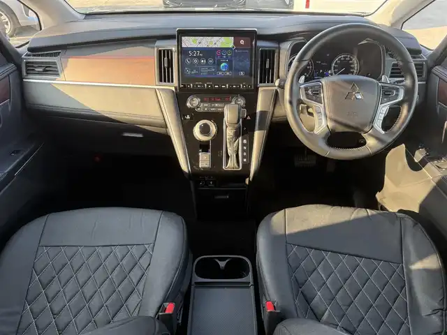 三菱 デリカＤ：５ P 佐賀県 2023(令5)年 4.1万km グレーⅡ 純正ナビ/パートタイム4WD/全方位カメラ/8人乗り/ディーゼルターボ/レーダークルーズコントロール/衝突被害軽減ブレーキ/レーンキープアシスト/電動リアゲート/両側パワースライドドア/ステアリングヒーター/シートカバー/シートヒーター（運転席/助手席）/ETC/ドライブレコーダー/防眩ミラー/パドルシフト/純正18インチAW