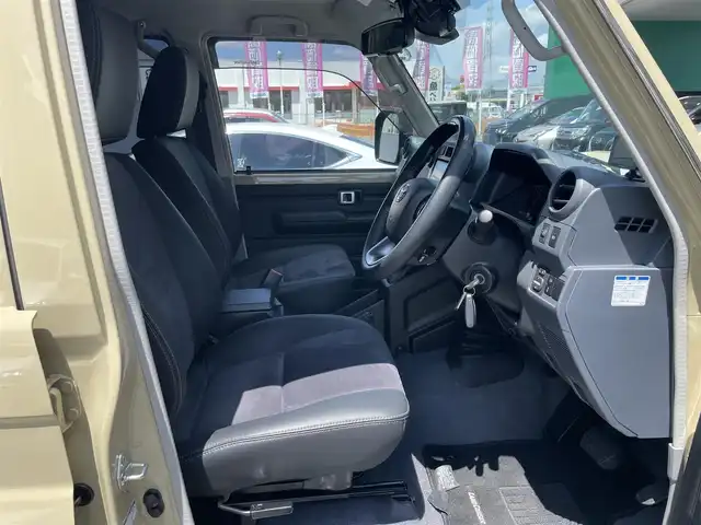 トヨタ ランドクルーザー AX 栃木県 2024(令6)年 0.7万km ベージュ ワンオーナー/AUTHORセキュリティ/carrozzeriaナビ（BT/フルセグTV/FM/AM/CD/DVD)/バックカメラ/クルーズコントロール/セーフティセンス/LEDヘッドランプ/純正フロアマット/ETC/ドライブレコーダー/背面タイヤ/リモコンキー/スペアキー（１本）/保障証/取扱説明書