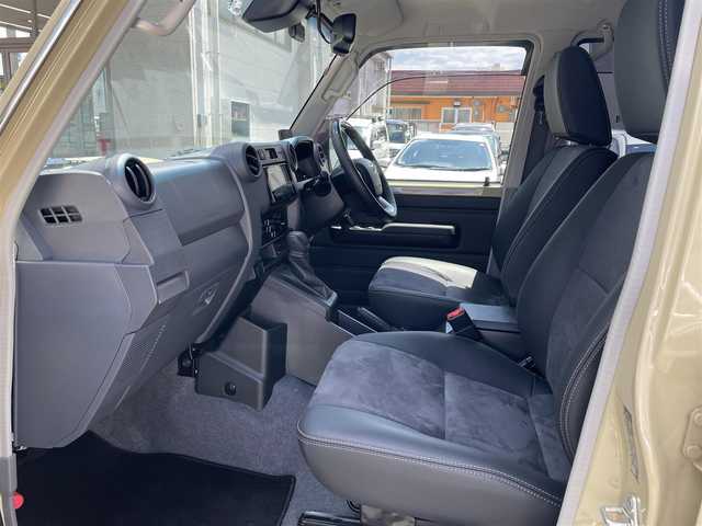 トヨタ ランドクルーザー AX 栃木県 2024(令6)年 0.7万km ベージュ ワンオーナー/AUTHORセキュリティ/carrozzeriaナビ（BT/フルセグTV/FM/AM/CD/DVD)/バックカメラ/クルーズコントロール/セーフティセンス/LEDヘッドランプ/純正フロアマット/ETC/ドライブレコーダー/背面タイヤ/リモコンキー/スペアキー（１本）/保障証/取扱説明書