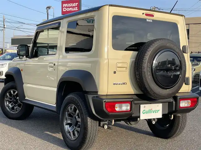 スズキ ジムニー シエラ JC 広島県 2022(令4)年 2.9万km シフォンアイボリーメタリックブラック2トーンルーフ 禁煙車/パートタイム４WD/トランスファーレバー/純正SDナビ(CN-RZ870)/　【CD/DVD/BT/フルセグTV】/バックカメラ/ステアリングスイッチ/クルーズコントロール(追従走行なし)/衝突被害軽減システム/車線逸脱警報/横滑防止装置/盗難防止装置/シートヒーター（D・N席）/ETC/オートライト/純正LEDライト/フォグランプ/ヘッドライトウォッシャー/プッシュスタート/スマートキー/アイドリングストップ/純正アルミホイール 15インチ/純正フロアマット/新車時整備手帳（保証書）/取扱説明書