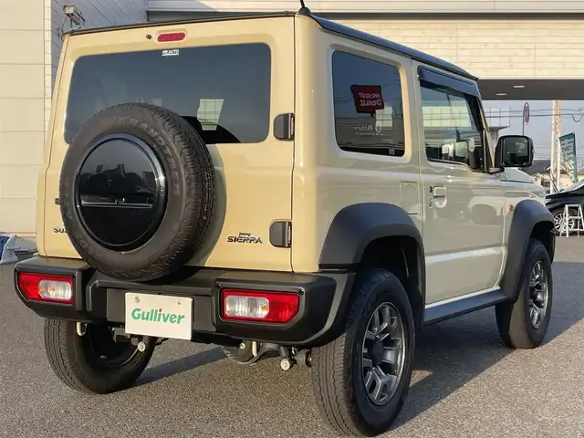 スズキ ジムニー シエラ JC 広島県 2022(令4)年 2.9万km シフォンアイボリーメタリックブラック2トーンルーフ 禁煙車/パートタイム４WD/トランスファーレバー/純正SDナビ(CN-RZ870)/　【CD/DVD/BT/フルセグTV】/バックカメラ/ステアリングスイッチ/クルーズコントロール(追従走行なし)/衝突被害軽減システム/車線逸脱警報/横滑防止装置/盗難防止装置/シートヒーター（D・N席）/ETC/オートライト/純正LEDライト/フォグランプ/ヘッドライトウォッシャー/プッシュスタート/スマートキー/アイドリングストップ/純正アルミホイール 15インチ/純正フロアマット/新車時整備手帳（保証書）/取扱説明書