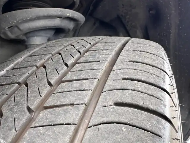 トヨタ ハリアー Z レザーパッケージ 徳島県 2020(令2)年 6.8万km ブラック 調光パノラマルーフ/スペアタイヤ/＝＝＝/セーフティセンス/・プリクラッシュセーフティ/・レーントレーシングアシスト/・レーダークルーズコントロール/・アダプティブハイビームシステム/・ロードサインアシスト/ブラインドスポットモニター/パーキングサポートブレーキ（前後方静止物/後方接近車両）/デジタルインナー/ヘッドアップディスプレイ/TコネクトSDナビゲーションシステム/・12.3インチナビ/・地デジTV/・AM/FMラジオ/・入力用USB端子/・AppleCarPlay/AndroidAuto/・ETC2.0/ハンズフリーパワーバックドア/レザーシート/前席パワーシート（運転席メモリー機能付）/シートヒーター／ベンチレーション/革巻きステアリング/ステアリングヒーター/スマートキー＆プッシュスタート/電動パーキングブレーキ/ブレーキホールド/LEDヘッドランプ/フォグランプ/オートライト/電動格納ミラー/純正19インチAW/純正フロアマット/W/サイド/カーテンエアバッグ