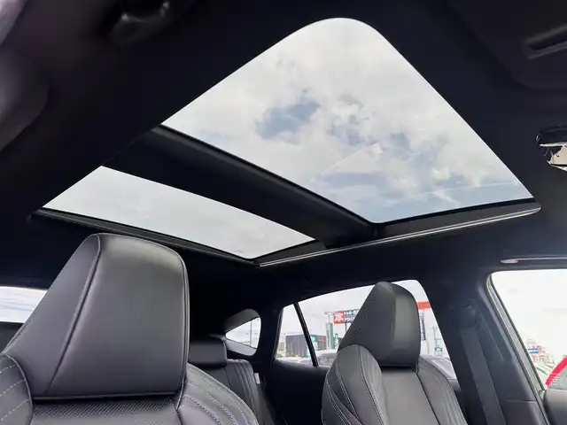 トヨタ ハリアー Z レザーパッケージ 徳島県 2020(令2)年 6.8万km ブラック 調光パノラマルーフ/スペアタイヤ/＝＝＝/セーフティセンス/・プリクラッシュセーフティ/・レーントレーシングアシスト/・レーダークルーズコントロール/・アダプティブハイビームシステム/・ロードサインアシスト/ブラインドスポットモニター/パーキングサポートブレーキ（前後方静止物/後方接近車両）/デジタルインナー/ヘッドアップディスプレイ/TコネクトSDナビゲーションシステム/・12.3インチナビ/・地デジTV/・AM/FMラジオ/・入力用USB端子/・AppleCarPlay/AndroidAuto/・ETC2.0/ハンズフリーパワーバックドア/レザーシート/前席パワーシート（運転席メモリー機能付）/シートヒーター／ベンチレーション/革巻きステアリング/ステアリングヒーター/スマートキー＆プッシュスタート/電動パーキングブレーキ/ブレーキホールド/LEDヘッドランプ/フォグランプ/オートライト/電動格納ミラー/純正19インチAW/純正フロアマット/W/サイド/カーテンエアバッグ