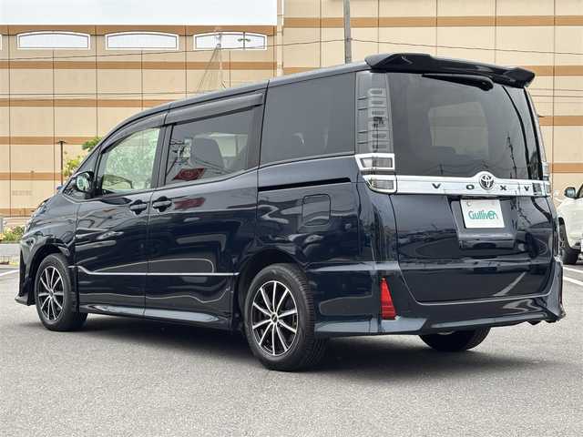 トヨタ ヴォクシー ZS 宮城県 2018(平30)年 3.2万km 黒 登録時走行距離　31298km/純正10インチSDナビ(NSZN-Z68T)/CD/DVD/BT/TV/両側パワースライドドア/トヨタセーフティセンス/プリクラッシュセーフティ/クルーズコントロール/レーンキープアシスト/オートハイビーム/ドライブレコーダー/ETC2.0/バックカメラ/スマートキー/プッシュスタート/後席用サンシェード/電動格納ミラー/ドアバイザー/LEDヘッドライト/フォグランプ