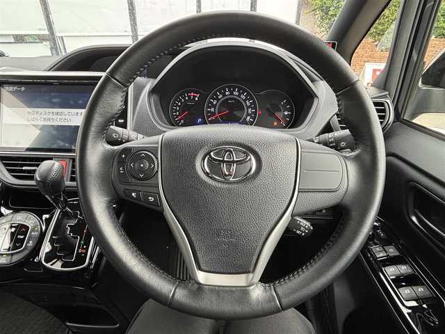 トヨタ ヴォクシー ZS 宮城県 2018(平30)年 3.2万km 黒 登録時走行距離　31298km/純正10インチSDナビ(NSZN-Z68T)/CD/DVD/BT/TV/両側パワースライドドア/トヨタセーフティセンス/プリクラッシュセーフティ/クルーズコントロール/レーンキープアシスト/オートハイビーム/ドライブレコーダー/ETC2.0/バックカメラ/スマートキー/プッシュスタート/後席用サンシェード/電動格納ミラー/ドアバイザー/LEDヘッドライト/フォグランプ