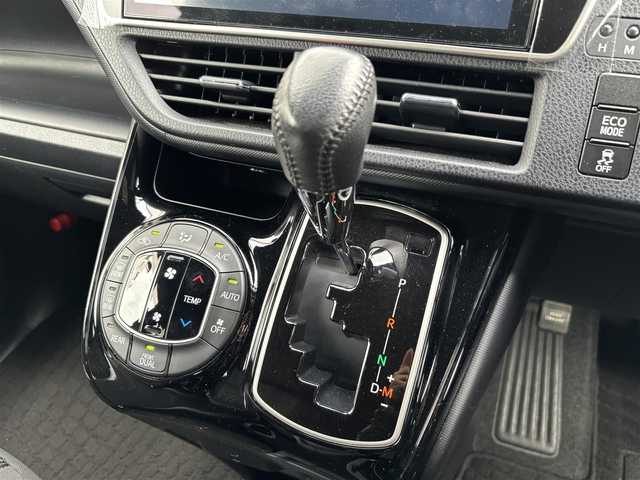 トヨタ ヴォクシー ZS 宮城県 2018(平30)年 3.2万km 黒 登録時走行距離　31298km/純正10インチSDナビ(NSZN-Z68T)/CD/DVD/BT/TV/両側パワースライドドア/トヨタセーフティセンス/プリクラッシュセーフティ/クルーズコントロール/レーンキープアシスト/オートハイビーム/ドライブレコーダー/ETC2.0/バックカメラ/スマートキー/プッシュスタート/後席用サンシェード/電動格納ミラー/ドアバイザー/LEDヘッドライト/フォグランプ
