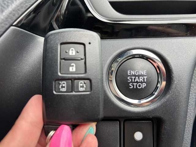 トヨタ ヴォクシー ZS 宮城県 2018(平30)年 3.2万km 黒 登録時走行距離　31298km/純正10インチSDナビ(NSZN-Z68T)/CD/DVD/BT/TV/両側パワースライドドア/トヨタセーフティセンス/プリクラッシュセーフティ/クルーズコントロール/レーンキープアシスト/オートハイビーム/ドライブレコーダー/ETC2.0/バックカメラ/スマートキー/プッシュスタート/後席用サンシェード/電動格納ミラー/ドアバイザー/LEDヘッドライト/フォグランプ