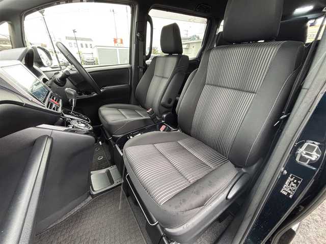 トヨタ ヴォクシー ZS 宮城県 2018(平30)年 3.2万km 黒 登録時走行距離　31298km/純正10インチSDナビ(NSZN-Z68T)/CD/DVD/BT/TV/両側パワースライドドア/トヨタセーフティセンス/プリクラッシュセーフティ/クルーズコントロール/レーンキープアシスト/オートハイビーム/ドライブレコーダー/ETC2.0/バックカメラ/スマートキー/プッシュスタート/後席用サンシェード/電動格納ミラー/ドアバイザー/LEDヘッドライト/フォグランプ