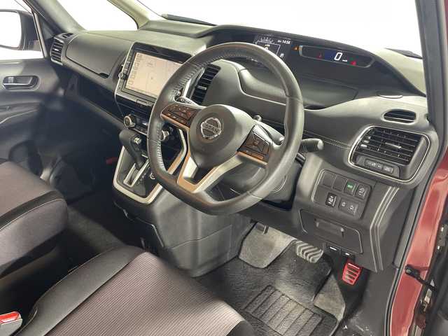 日産 セレナ ハイウェイスター Vセレクション 神奈川県 2017(平29)年 7.1万km マルーンレッド 2トーン 純正9型SDナビゲーション【MM517D-L】/フルセグ　CD DVD　AM FM Bluetooth　USB　MUSICSTOCKER　SD　CD DVD【Blu-ray】/ハンズフリー両側電動スライドドア【サンシェード】/セーフティパックA/アラウンドビューモニター/踏み間違い防止アシスト/インテリジェントパーキングアシスト/進入禁止標識検知/ふらつき警報/フロントバックソナー/ヒーター付きドアミラー/エマージェンシーブレーキ/LDW車線逸脱警報/クルーズコントロール/アイドリングストップ/革巻きステアリング/ビルトインETC/社外前後ドライブレコーダー/プッシュスターター/インテリジェントキー/LEDヘッドランプ/オートライト/フロントフォグランプ/純正16インチアルミホイール/取説　保証書