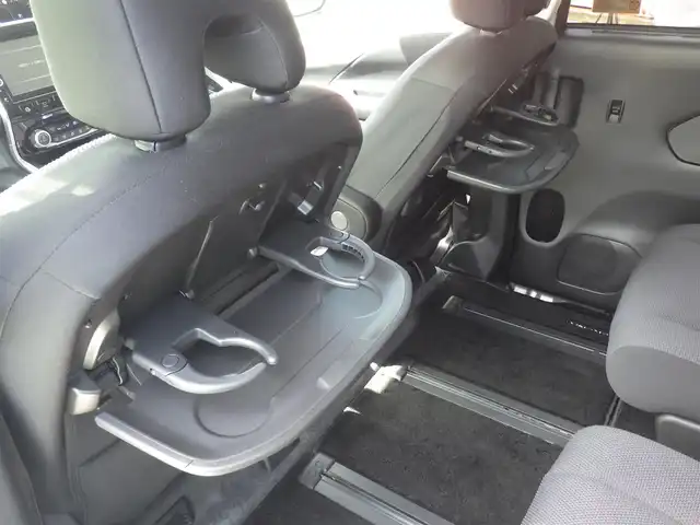 日産 セレナ e－パワー XV 千葉県 2018(平30)年 4.1万km カシミヤグレージュ 2トーン エマージェンシーブレーキ/プロパイロット/インテリジェントクルーズコントロール/インテリジェントルームミラー/ハンズフリー両側パワースライドドア/純正SDナビ/地デジTV/【BD/DVD/CD再生機能　Bluetooth接続】/アラウンドビューモニター/ドライブレコーダー/ETC/LEDヘッドライト/ウインカーミラー/コーナーセンサー/純正15インチアルミホイル/サイド/カーテンエアバッグ/インテリジェントキー