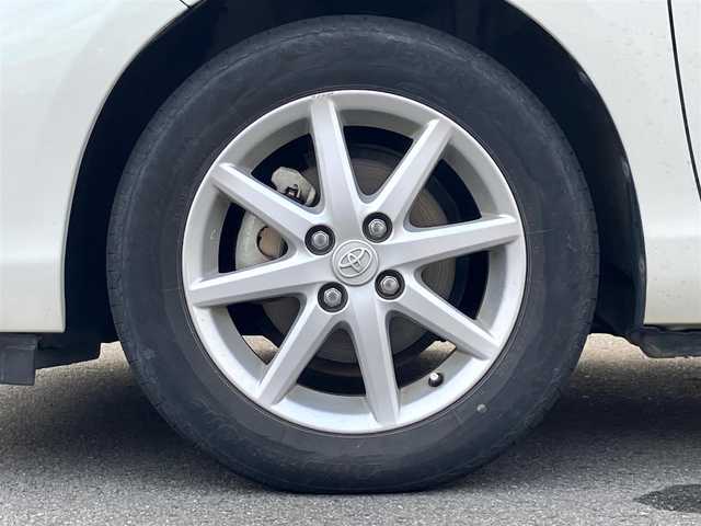 トヨタ アクア G 静岡県 2013(平25)年 5.6万km ライムホワイトパールクリスタルシャイン エンジンスタートボタン/保証書/取扱説明書/記録簿/パワーステアリング/パワーウィンドウ/アイドリングストップ/スマートキー/スペアキー１本/オートエアコン/バックカメラ/純正ナビ/純正フロアマット/純正アルミホイール/ABS/横滑り防止装置/オートライト/Wエアバック
