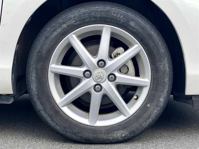 トヨタ アクア G 静岡県 2013(平25)年 5.6万km ライムホワイトパールクリスタルシャイン エンジンスタートボタン/保証書/取扱説明書/記録簿/パワーステアリング/パワーウィンドウ/アイドリングストップ/スマートキー/スペアキー１本/オートエアコン/バックカメラ/純正ナビ/純正フロアマット/純正アルミホイール/ABS/横滑り防止装置/オートライト/Wエアバック