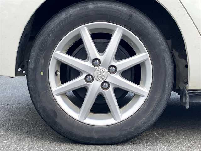 トヨタ アクア G 静岡県 2013(平25)年 5.6万km ライムホワイトパールクリスタルシャイン エンジンスタートボタン/保証書/取扱説明書/記録簿/パワーステアリング/パワーウィンドウ/アイドリングストップ/スマートキー/スペアキー１本/オートエアコン/バックカメラ/純正ナビ/純正フロアマット/純正アルミホイール/ABS/横滑り防止装置/オートライト/Wエアバック