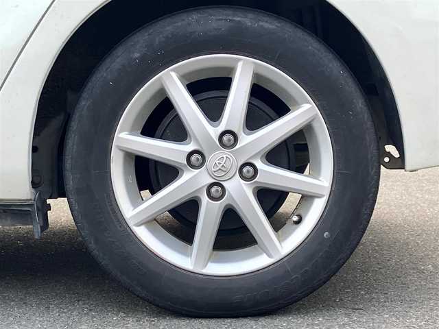 トヨタ アクア G 静岡県 2013(平25)年 5.6万km ライムホワイトパールクリスタルシャイン エンジンスタートボタン/保証書/取扱説明書/記録簿/パワーステアリング/パワーウィンドウ/アイドリングストップ/スマートキー/スペアキー１本/オートエアコン/バックカメラ/純正ナビ/純正フロアマット/純正アルミホイール/ABS/横滑り防止装置/オートライト/Wエアバック