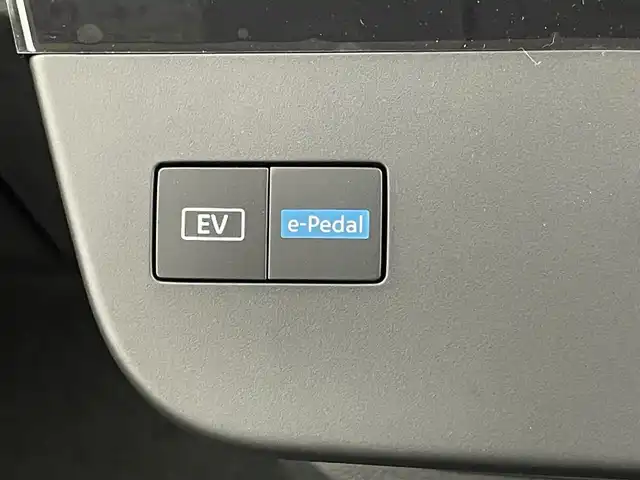 日産 セレナ e－パワー ハイウェイスター V 福井県 2025(令7)年 0.1千km プリズムホワイト 登録済未使用車/12.3インチアドバンスドドライブアシストディスプレイ/NissanConnectナビゲーションシステム/アラウンドビューモニター/プロパイロット（ナビリンク機能付）/プロパイロット緊急停止支援システム/後席専用モニターHDMI NissanConnectナビ付車用/スペアキー/両側パワースライドドア/置くだけ充電 /デジタルインナーミラー /前後コーナーセンサー /純正16インチアルミホイール/ETC2.0ユニット/前後ドライブレコーダー