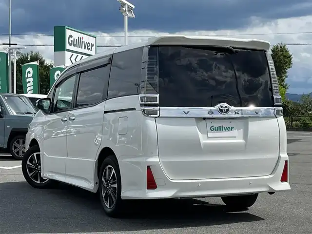 トヨタ ヴォクシー ZS 煌Ⅱ 奈良県 2020(令2)年 4.5万km ホワイトパールクリスタルシャイン ワンオーナー/純正9インチナビ（NSZT-Y68T）/（フルセグ/BT/CD/DVD)/クルーズコントロール/バックカメラ/コーナーセンサー（前後）/衝突軽減システム/レーンキープアシスト/両側パワースライドドア/後席サンシェード/オートライト/ETC/純正16インチAW/保証書