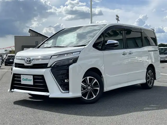 トヨタ ヴォクシー ZS 煌Ⅱ 奈良県 2020(令2)年 4.5万km ホワイトパールクリスタルシャイン ワンオーナー/純正9インチナビ（NSZT-Y68T）/（フルセグ/BT/CD/DVD)/クルーズコントロール/バックカメラ/コーナーセンサー（前後）/衝突軽減システム/レーンキープアシスト/両側パワースライドドア/後席サンシェード/オートライト/ETC/純正16インチAW/保証書