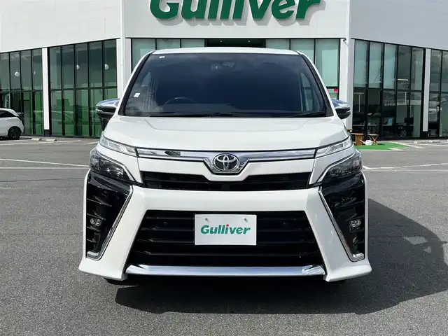 トヨタ ヴォクシー ZS 煌Ⅱ 奈良県 2020(令2)年 4.5万km ホワイトパールクリスタルシャイン ワンオーナー/純正9インチナビ（NSZT-Y68T）/（フルセグ/BT/CD/DVD)/クルーズコントロール/バックカメラ/コーナーセンサー（前後）/衝突軽減システム/レーンキープアシスト/両側パワースライドドア/後席サンシェード/オートライト/ETC/純正16インチAW/保証書