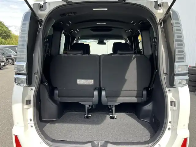 トヨタ ヴォクシー ZS 煌Ⅱ 奈良県 2020(令2)年 4.5万km ホワイトパールクリスタルシャイン ワンオーナー/純正9インチナビ（NSZT-Y68T）/（フルセグ/BT/CD/DVD)/クルーズコントロール/バックカメラ/コーナーセンサー（前後）/衝突軽減システム/レーンキープアシスト/両側パワースライドドア/後席サンシェード/オートライト/ETC/純正16インチAW/保証書