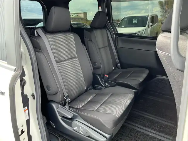 トヨタ ヴォクシー ZS 煌Ⅱ 奈良県 2020(令2)年 4.5万km ホワイトパールクリスタルシャイン ワンオーナー/純正9インチナビ（NSZT-Y68T）/（フルセグ/BT/CD/DVD)/クルーズコントロール/バックカメラ/コーナーセンサー（前後）/衝突軽減システム/レーンキープアシスト/両側パワースライドドア/後席サンシェード/オートライト/ETC/純正16インチAW/保証書