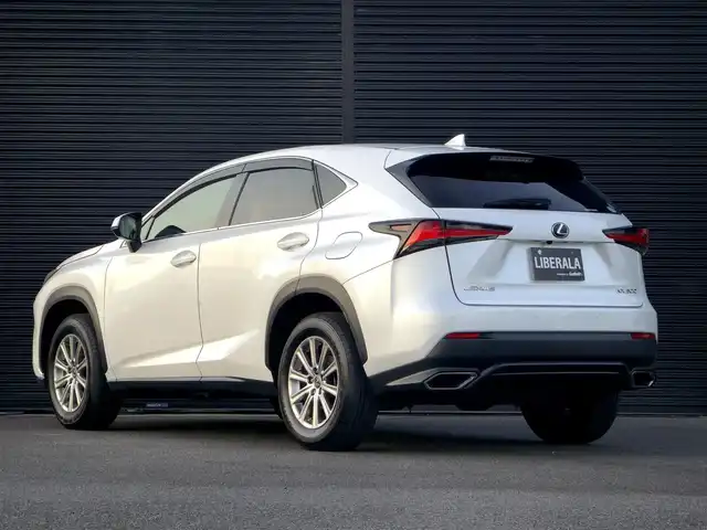 レクサス ＮＸ 300 Iパッケージ 山梨県 2017(平29)年 4.5万km ソニッククォーツ 3眼LED/白革/ACC/BSA/LDA/純正メモリナビ/フルセグ/バックカメラ/サイドカメラ/前後クリアランスソナー/パワーバックドア/パワーシート/シートメモリ/シートヒーター/ステアリングヒーター/Ａライト/Ａハイビーム/ドラレコ/ＣＤ/ＤＶＤ/ＢＤ