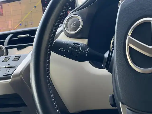 レクサス ＮＸ 300 Iパッケージ 山梨県 2017(平29)年 4.5万km ソニッククォーツ 3眼LED/白革/ACC/BSA/LDA/純正メモリナビ/フルセグ/バックカメラ/サイドカメラ/前後クリアランスソナー/パワーバックドア/パワーシート/シートメモリ/シートヒーター/ステアリングヒーター/Ａライト/Ａハイビーム/ドラレコ/ＣＤ/ＤＶＤ/ＢＤ