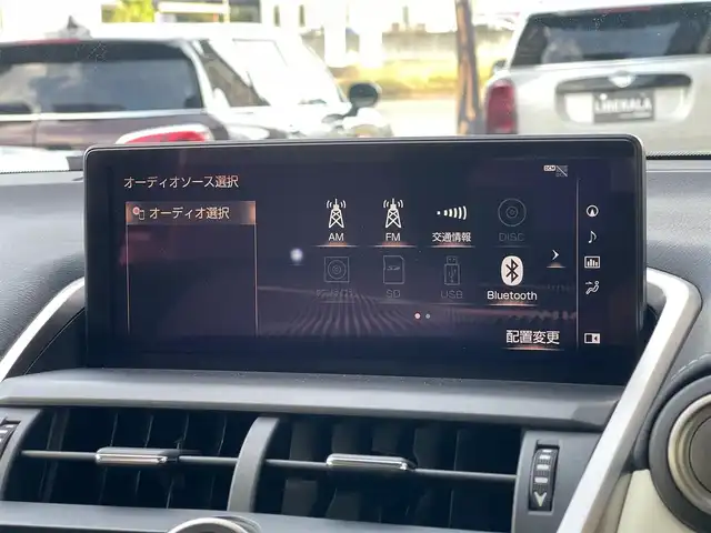 レクサス ＮＸ 300 Iパッケージ 山梨県 2017(平29)年 4.5万km ソニッククォーツ 3眼LED/白革/ACC/BSA/LDA/純正メモリナビ/フルセグ/バックカメラ/サイドカメラ/前後クリアランスソナー/パワーバックドア/パワーシート/シートメモリ/シートヒーター/ステアリングヒーター/Ａライト/Ａハイビーム/ドラレコ/ＣＤ/ＤＶＤ/ＢＤ