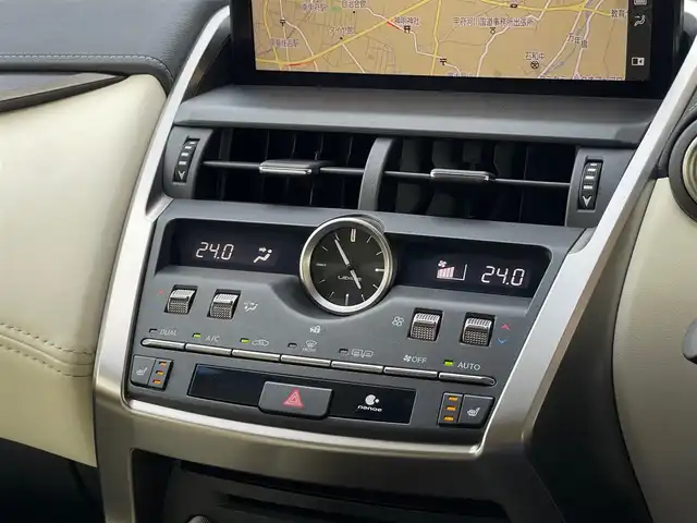 レクサス ＮＸ 300 Iパッケージ 山梨県 2017(平29)年 4.5万km ソニッククォーツ 3眼LED/白革/ACC/BSA/LDA/純正メモリナビ/フルセグ/バックカメラ/サイドカメラ/前後クリアランスソナー/パワーバックドア/パワーシート/シートメモリ/シートヒーター/ステアリングヒーター/Ａライト/Ａハイビーム/ドラレコ/ＣＤ/ＤＶＤ/ＢＤ