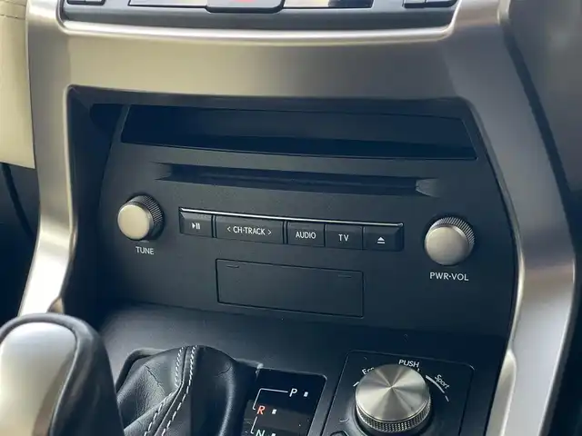 レクサス ＮＸ 300 Iパッケージ 山梨県 2017(平29)年 4.5万km ソニッククォーツ 3眼LED/白革/ACC/BSA/LDA/純正メモリナビ/フルセグ/バックカメラ/サイドカメラ/前後クリアランスソナー/パワーバックドア/パワーシート/シートメモリ/シートヒーター/ステアリングヒーター/Ａライト/Ａハイビーム/ドラレコ/ＣＤ/ＤＶＤ/ＢＤ