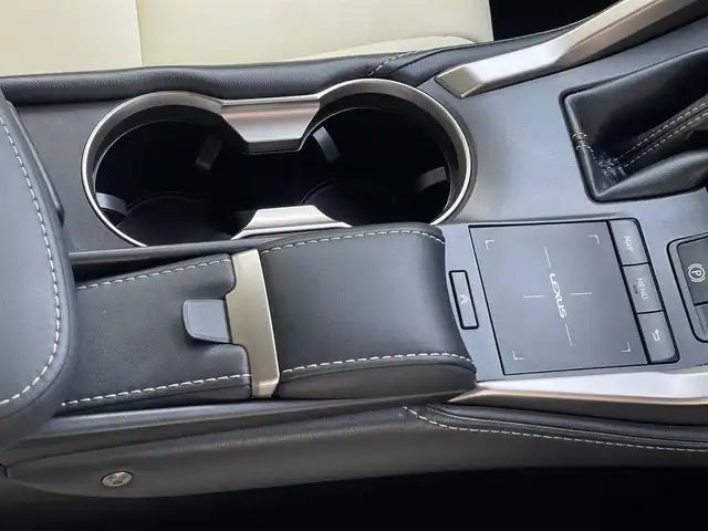 レクサス ＮＸ 300 Iパッケージ 山梨県 2017(平29)年 4.5万km ソニッククォーツ 3眼LED/白革/ACC/BSA/LDA/純正メモリナビ/フルセグ/バックカメラ/サイドカメラ/前後クリアランスソナー/パワーバックドア/パワーシート/シートメモリ/シートヒーター/ステアリングヒーター/Ａライト/Ａハイビーム/ドラレコ/ＣＤ/ＤＶＤ/ＢＤ